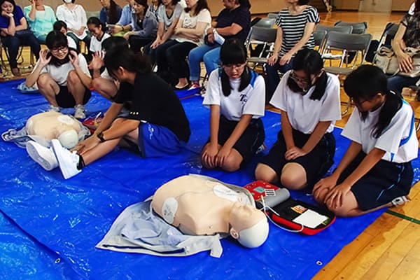 学校授業対応の救命救急法講習会の様子1
